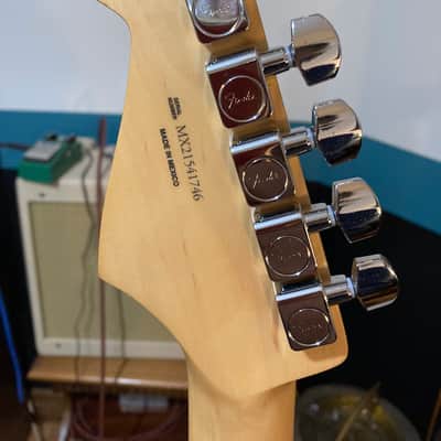 Fender Deluxe Stratocaster P/C Sapphire Blue Transparent image 7