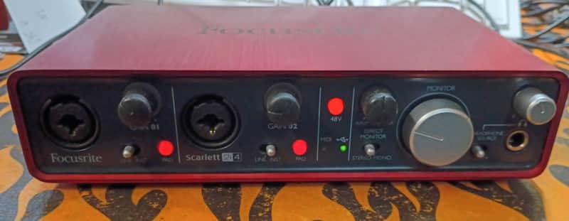 Focusrite Scarlett 2i4 USB Audio Interface – Original Box – One Owner image 1