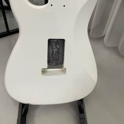 White gloss SSH Alder wood Strat Electric guitar body single single humbucker image 4