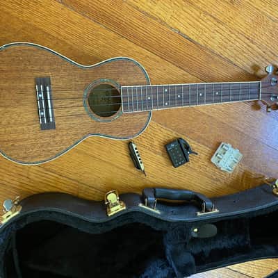 Kohala K2-c concert sized uke ukulele with hard case, tuner, pitch pipe, capo image 2