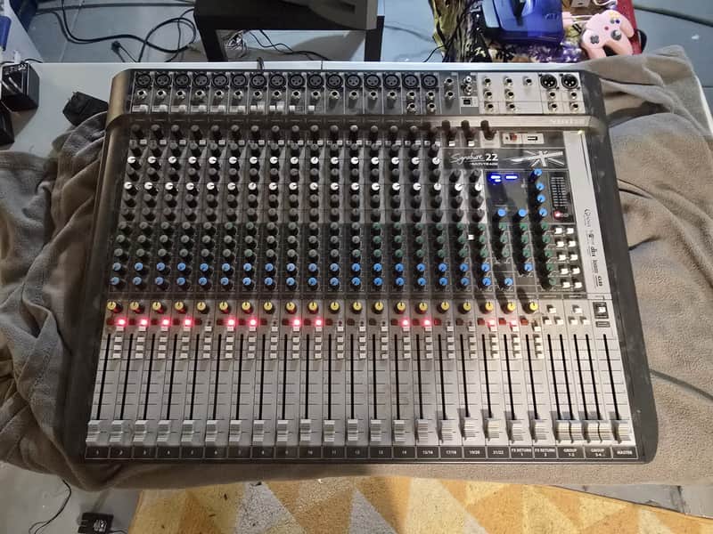Soundcraft Signature 22 MTK Analog Mixer and USB Interface image 1