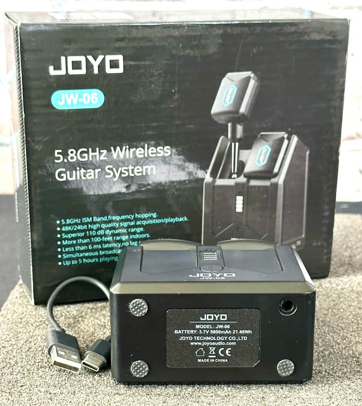 Joyo 5.8GHz Wireless Guitar System Transmitter and Receiver with Charging Case - Black image 1