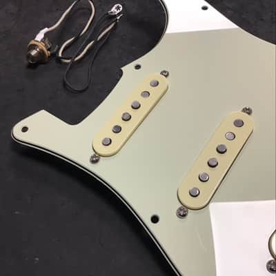 Fender Custom Preloaded Pickguard image 3