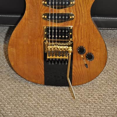 Luman Double Cutaway Natural image 1