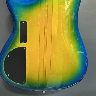 Alembic Essence 5 string image 3
