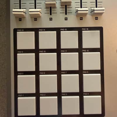 Akai MPD24 MIDI Controller  2010s - Silver image 17