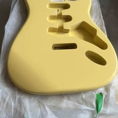 Creamy Yellow Finish Guitar Stratocaster Strat Style Poplar Wood Body image 5