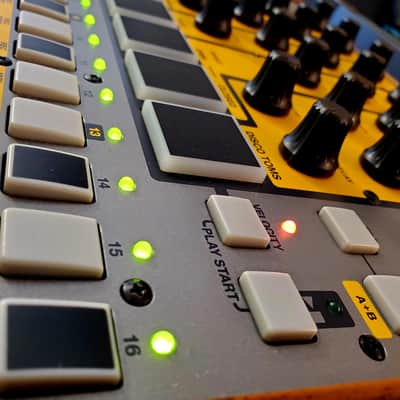 MUST SEE!!! AKAI TOM CAT ANALOG DRUM MACHINCE SEQUENCER IN AMAZING CONDITION! image 7
