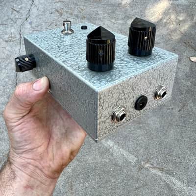 The Cobra Cat Super-Fuzz Guitar Pedal in Silver Hammerite - Univox Clone image 6
