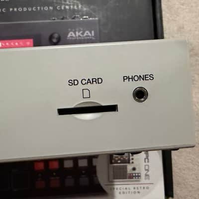 Akai MPC One Standalone MIDI Sequencer Retro Edition 2021 - Present - Grey image 14