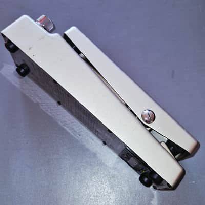 T-Rex Gull Wah image 5