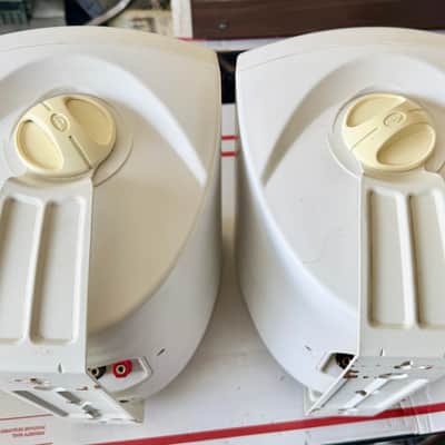 Klipsch AW-525 All Weather Outdoor Speakers w/ Mounting Brackets; Tested SEE VIDEO image 10