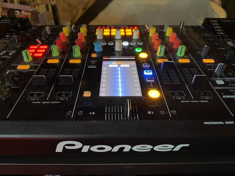 Pioneer DJM-2000NXS 4-channel Linkable DJ Mixer 2010s - Black image 1