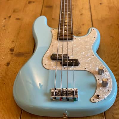 Fender Japan Exclusive Limited Edition 2023 FSR Daphne Blue Precision Bass Alder with Matching Headstock image 8