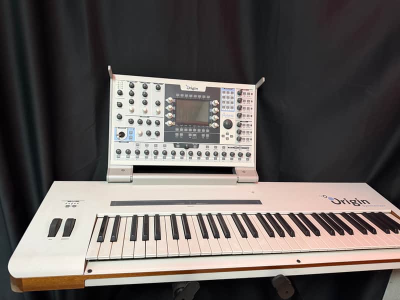 Arturia Origin Keyboard 61-Key Virtual Analog Synthesizer 2009 - 2015 - White image 1