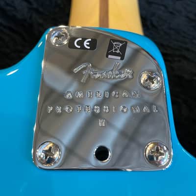 Fender American Professional II Stratocaster Left-Handed RW Miami Blue 8lbs, 3oz US210038393 image 7