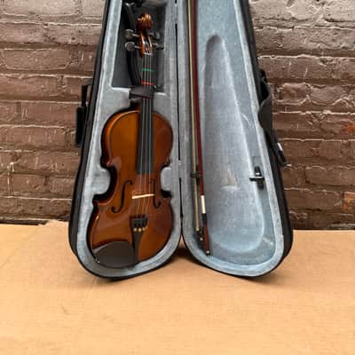 Cremona 4/4 Violin Outfit w/ Bow, Case & Shoulder Rest – Used image 1