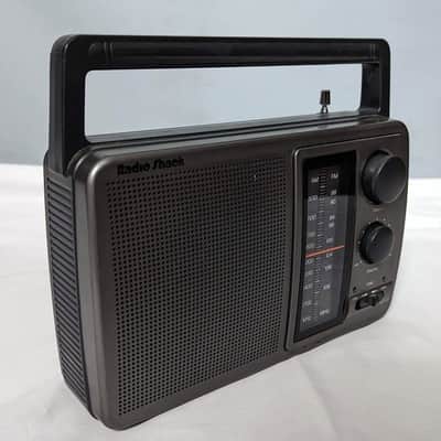 Radio Shack 12-726 Portable AM/FM Radio, AC/DC, Works and Sounds Great image 2