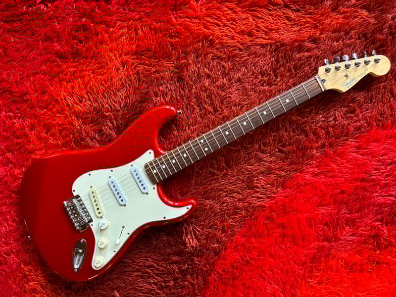 Fender Standard Stratocaster with Rosewood Fretboard 1998 - 2005 - Candy Apple Red