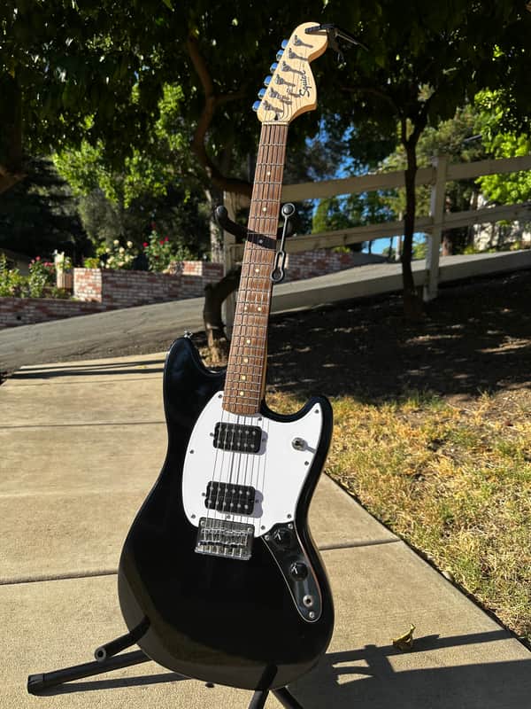 Squier Bullet Mustang HH with Laurel Fretboard