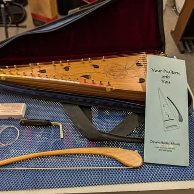 Triangular Bowed Psaltery - Rose image 1