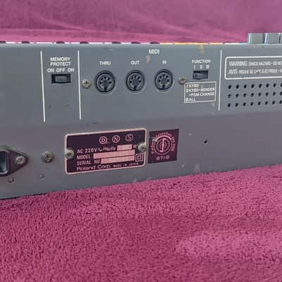 Roland Juno-106 61-Key Programmable Polyphonic Synthesizer 1984 - 1985 - Black image 4