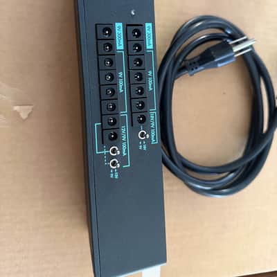 Walrus Audio Phoenix 120V Clean Power Supply 2015 - Present - Cobalt / Light Blue Bird image 2