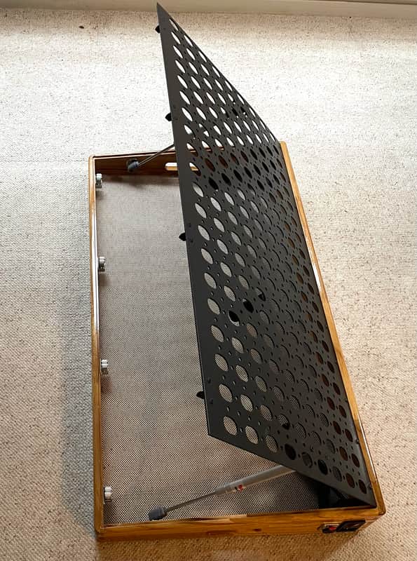 Hands Custom Pedalboard Supreme 16" X 28" with Softcase Luxury