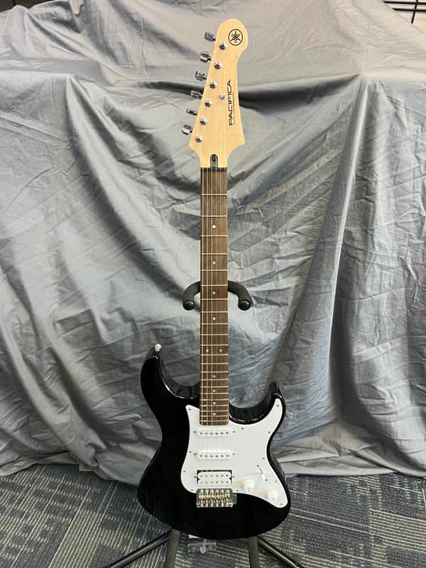 Yamaha PAC012 Pacifica HSS with Rosewood Fretboard 2010 - Present - Black image 1