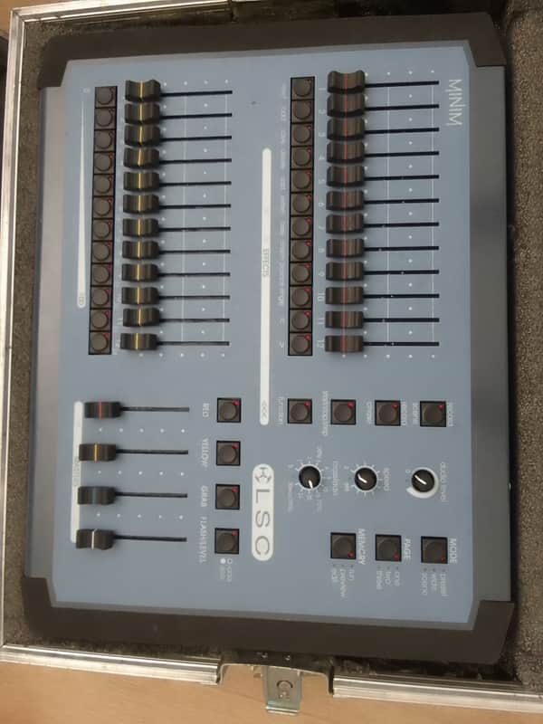Lsc Minim 24 fader dmx controller with flight case image 1
