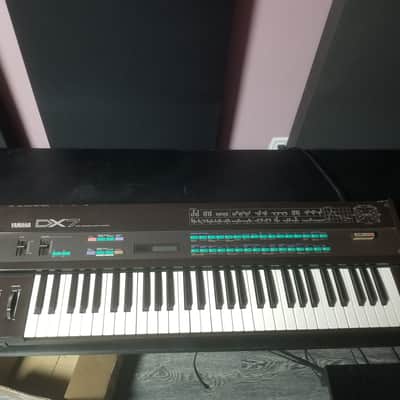 Yamaha DX7 Programmable Algorithm Synthesizer - Includes Original RAM Cartridge