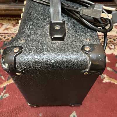 Marshall MG MG10CD 2-Channel 10-Watt 1x6.5" Solid State Guitar Combo 2004 - 2008 - Black image 3