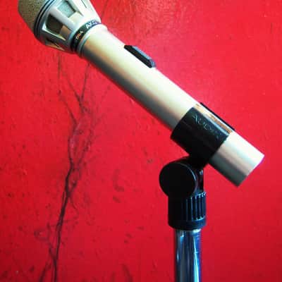 Vintage 1980's AKG D190ES dynamic cardioid microphone w clip & case Low Z 200 OHMS D1000E image 7