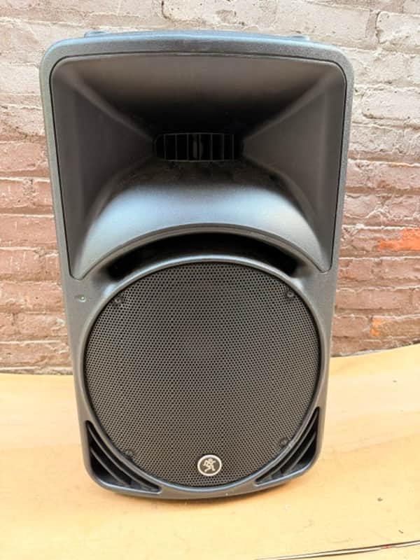 Mackie SRM450 v3 12" 1000W High-Definition Powered Loudspeaker (Single); Floor Example image 1