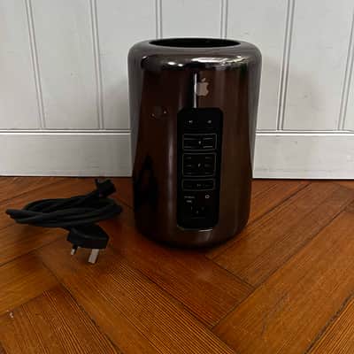 Apple Mac Pro Late 2013 - 10 core - 64GB Ram - 500Gb HD 2013 image 1