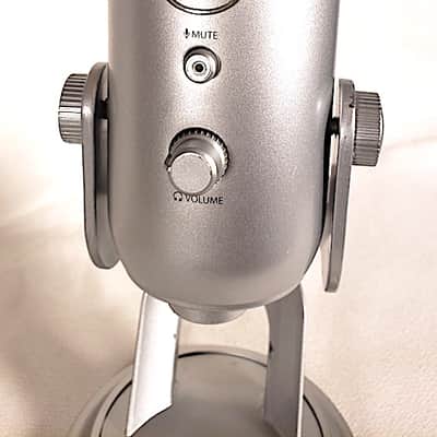 Blue Yeti Professional Multi-Pattern USB Condenser Microphone - Silver image 5