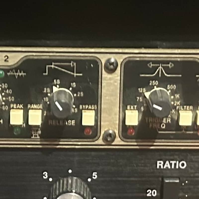 2009 Drawmer MX-40 Silver / Black