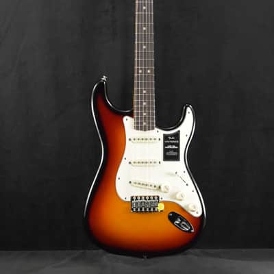 Mint Fender Vintera III Late '60s Stratocaster 3-Color Sunburst Rosewood Fingerboard image 2