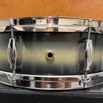 Immagine Camco Oaklawn (1960s) 8-Lug 5x14 Black & Gold Duco Tuxedo Snare Drum - 8