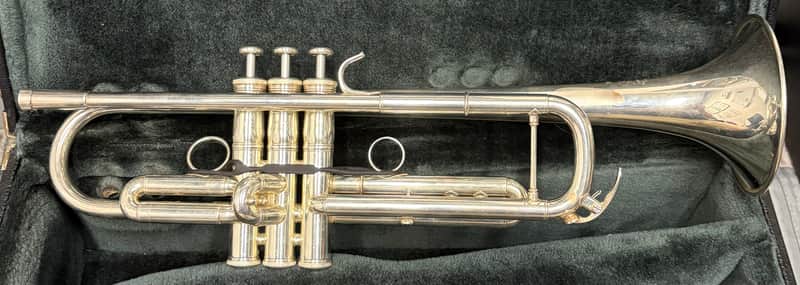 Yamaha Xeno Trumpet, Silver Finish, Gold Brass Bell, Model YTR8335RG image 1