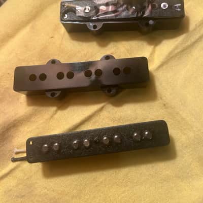 AVRI Fender Jazz Bass Pickup Set 2004 - Black image 3