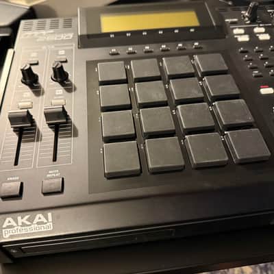 Akai MPC2500 - JJOS, 128mb, Smooth Jog Wheel, Fat Pads, Blacked Out