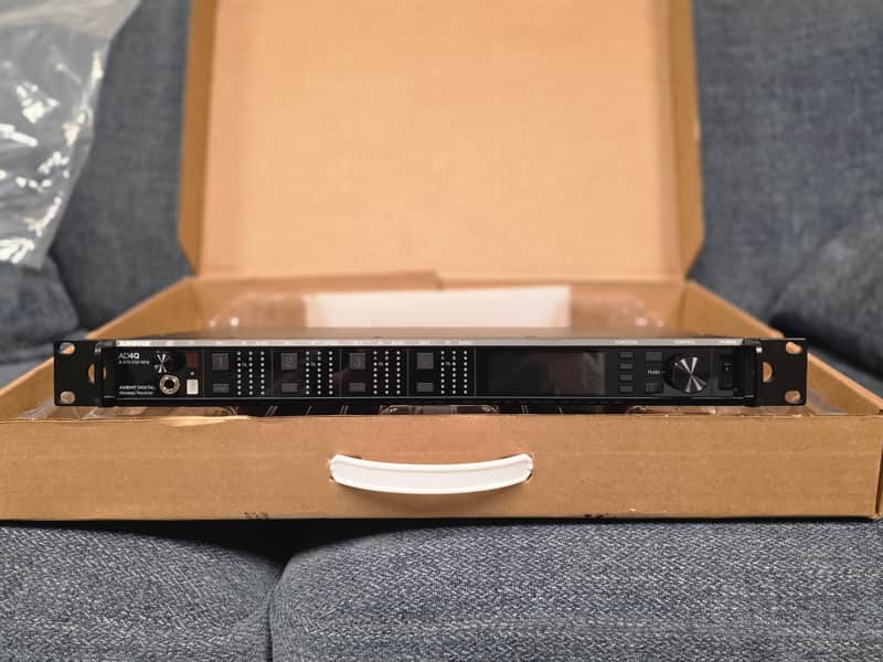 Shure AD4QUS-A Axient Wireless 4-Channel Receiver image 1
