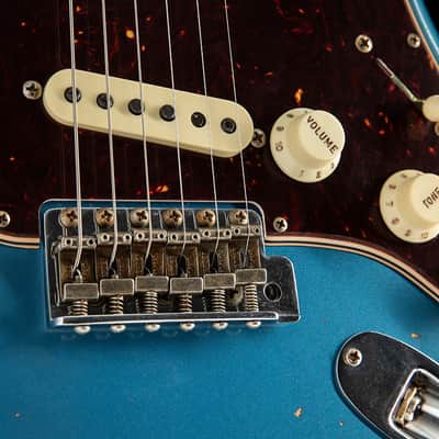 Fender Custom Shop LTD 1961 Heavy Relic Stratocaster Lake Placid Blue Over 3 Tone Sunburst image 8