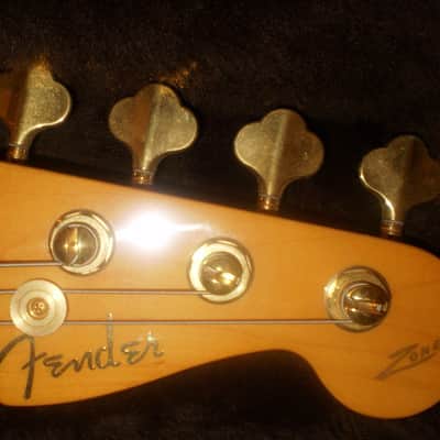 Fender American Deluxe Zone Bass 2002 - Walnut image 17