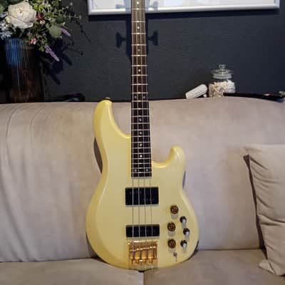 Ibanez MC924-PW Musician Bass 1982 - 1985 - Polar White image 1