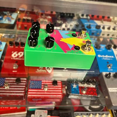 Walrus Audio Monument Harmonic Tap Tremolo V2 Limited Edition - Neon Series 2019 - Neon Green image 5