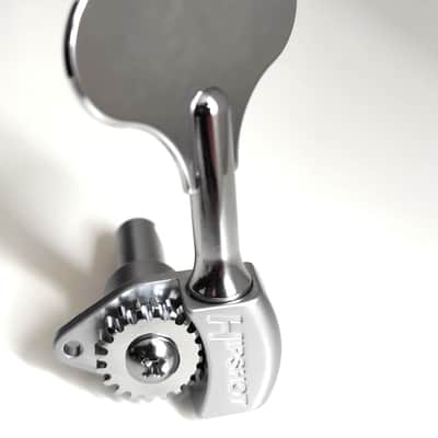 1 Hipshot RIGHT side Chrome Licensed Ultralight Bass Tuner 14mm 3/8 Clover image 1
