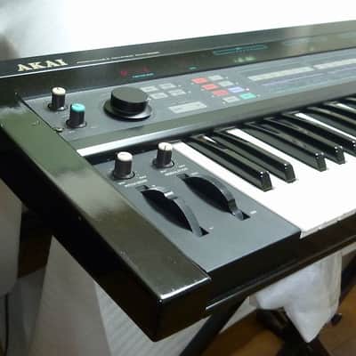 Akai AX-80 (vintage polyphonic analogue synthesiser AX 80 8 voice DCO collectable) image 2