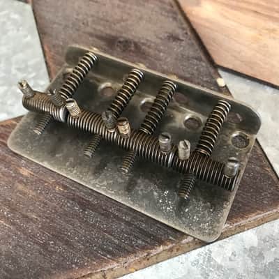 Real Life Relics Fender® Aged Vintage Bass Bridge Fender® 0990804100    [O3]